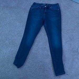 Mossimo denim curvy skinny jeans size 28